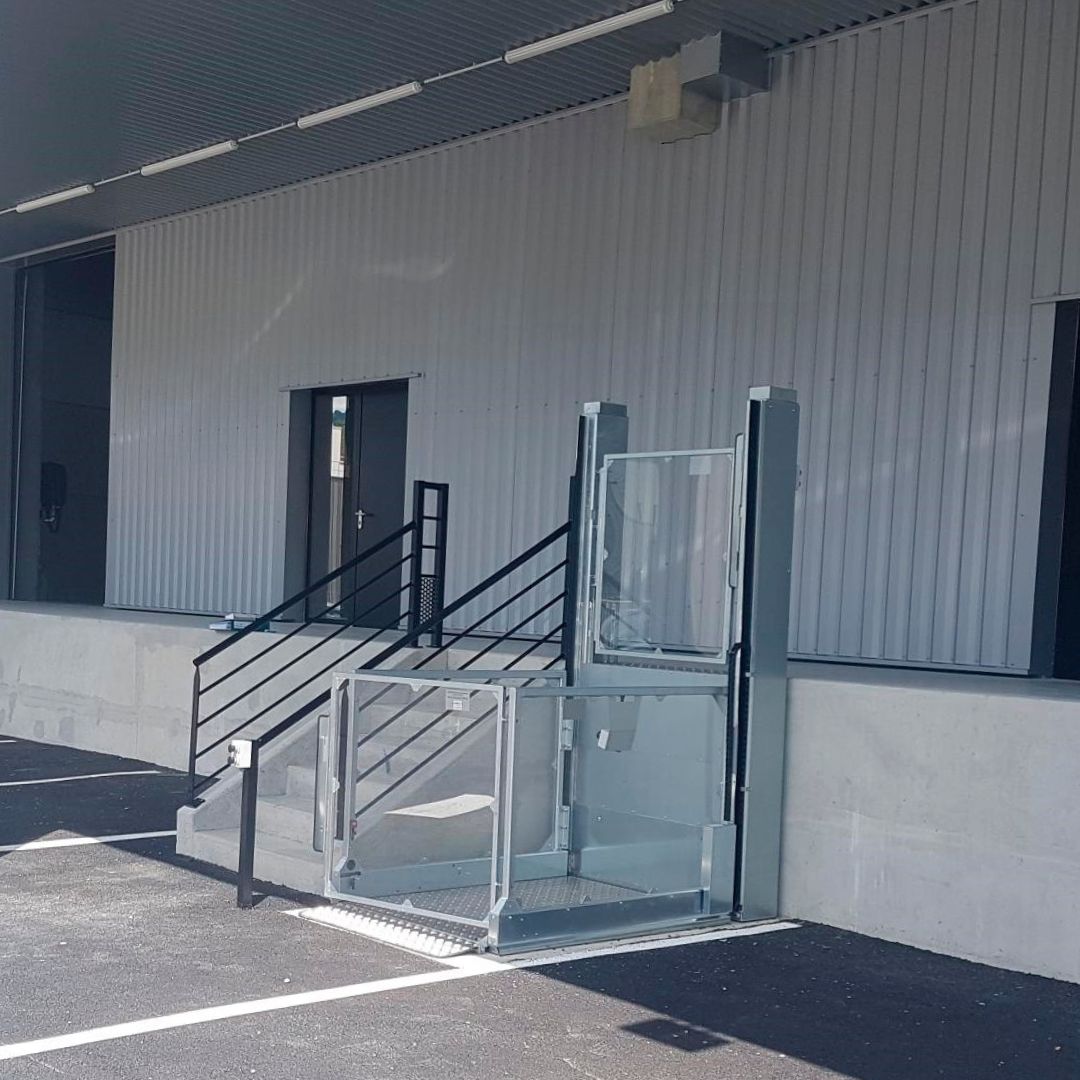 Élévateur robuste pour personne à mobilité réduite - STRATEGOS - charge 400kg - élévation jusqu'à 3m_0