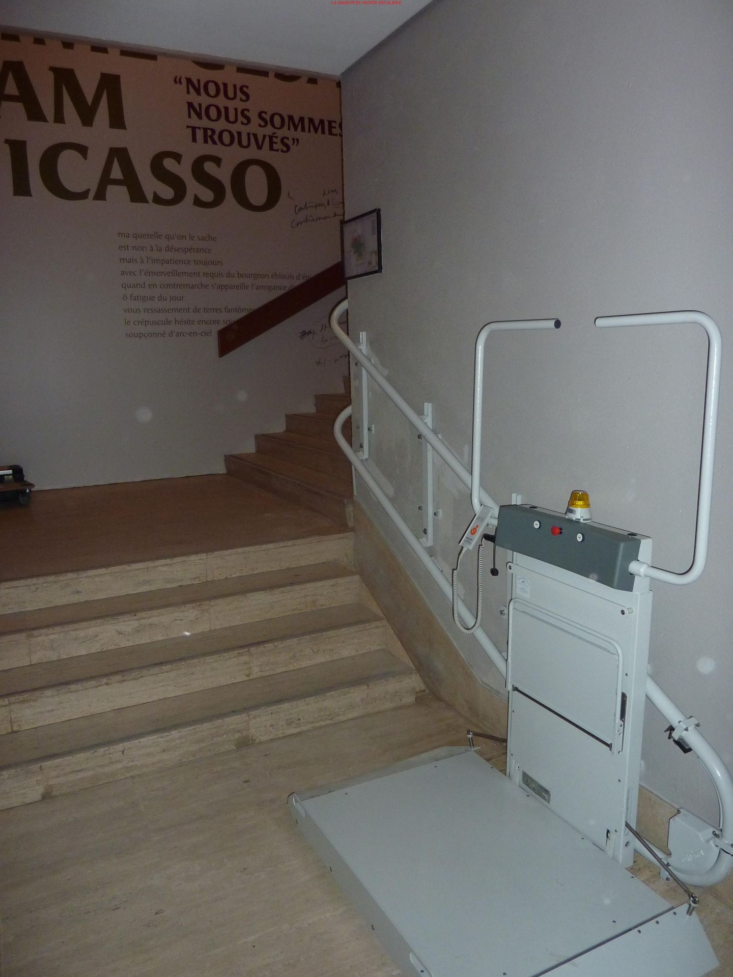 Plateforme monte-escaliers (pour escaliers tournants) slim_1