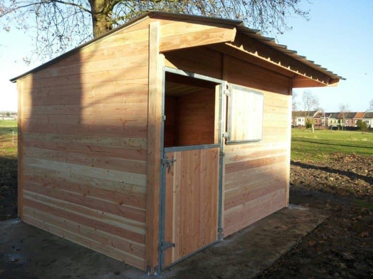 Box individuel pour cheval en bois Douglas - BOX001 - personnalisable avec huisserie galvanisée_1