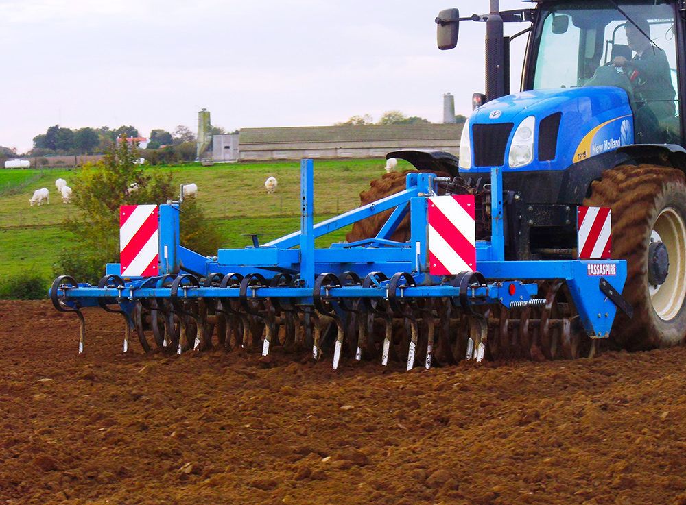 Tassaspire avec spire Ø 580 en carré vrillée de 40 à 45°