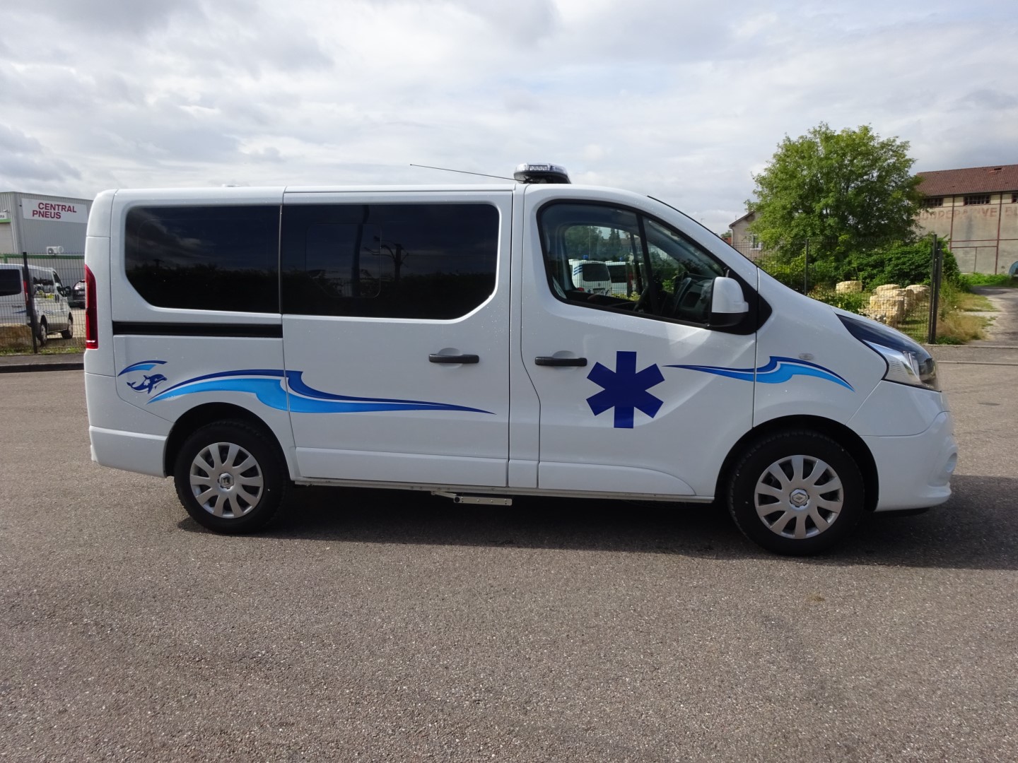 Ambulance neuve Renault Trafic avec 0 km
