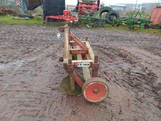 Arracheuse maraîchère / légumière D W Tomlins - lame soulèveuse rigide - Occasion - Largeur 1m20 avec disque et roue de jauge_1