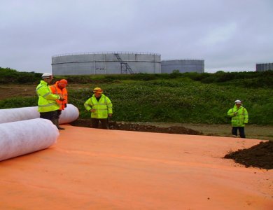 Matériau géotextile non-tissé avertisseur orange pour sols contaminés