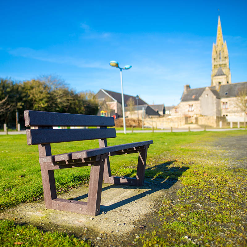 Banc public en matériau recyclé avec dossier  salerne_1