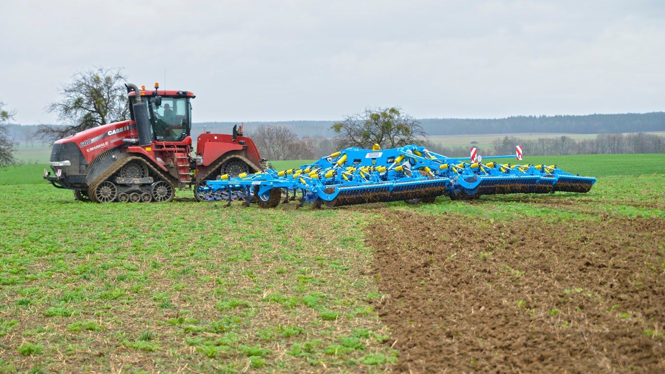 Fantom PRO - Cultivateur agricole Farmet a.S - Largeur de travail 6500 à 12500 mm - Profondeur de 4 à 15 cm - Modularité pour travaux de printemps, été et automne_1