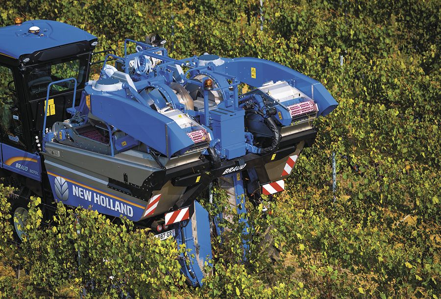 Vue latérale de la New holland 9070l pour vignes larges