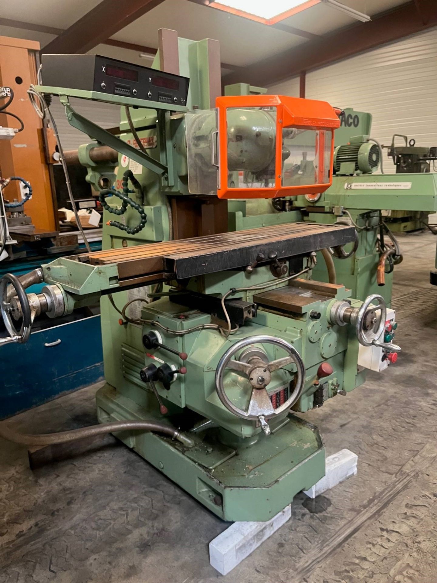 Machine-outil DUFOUR 164 pour usinage avec cône SA 40