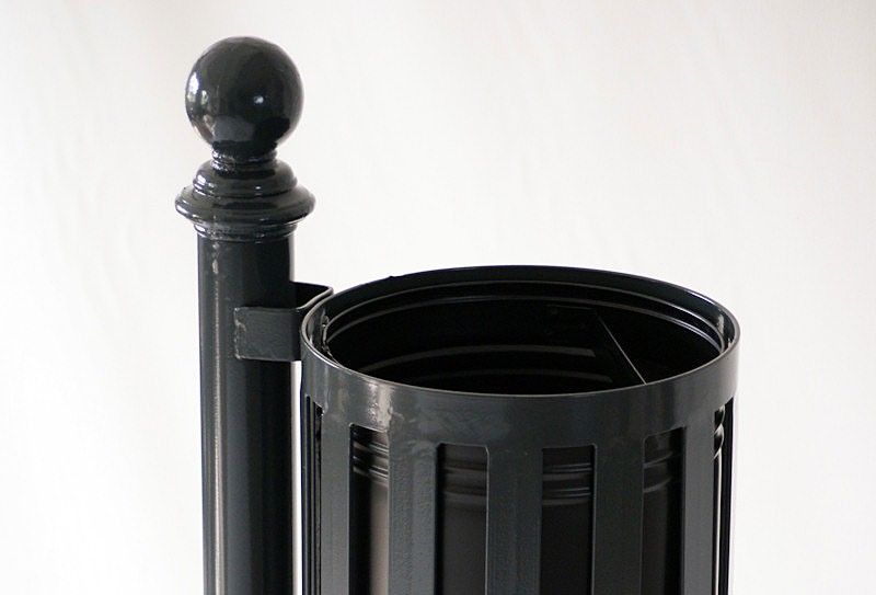 003216 - Agora - Komserwis - Poubelle publique 35L en acier - Design Marta Dworak et Dariusz Kronowski_1