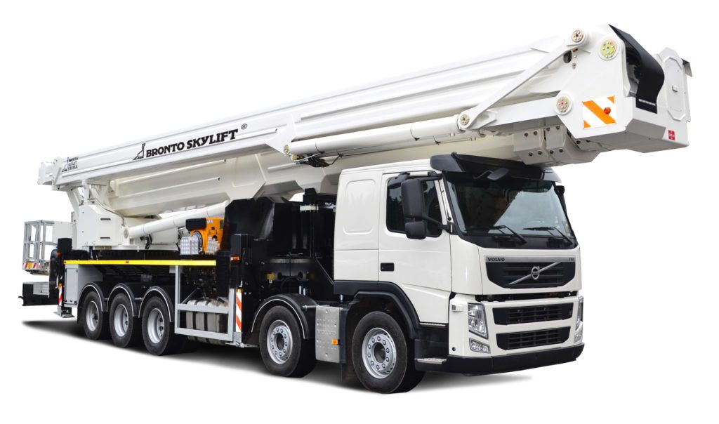 Plateforme d'accès sur camion pour opérations à grande hauteur