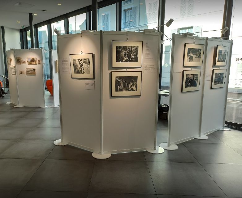 Structure en aluminium anodisé pour panneaux d'exposition 8 directions