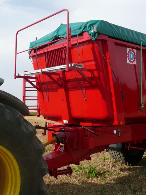 Remorque agricole Delaplace avec rehausses et descente hydraulique