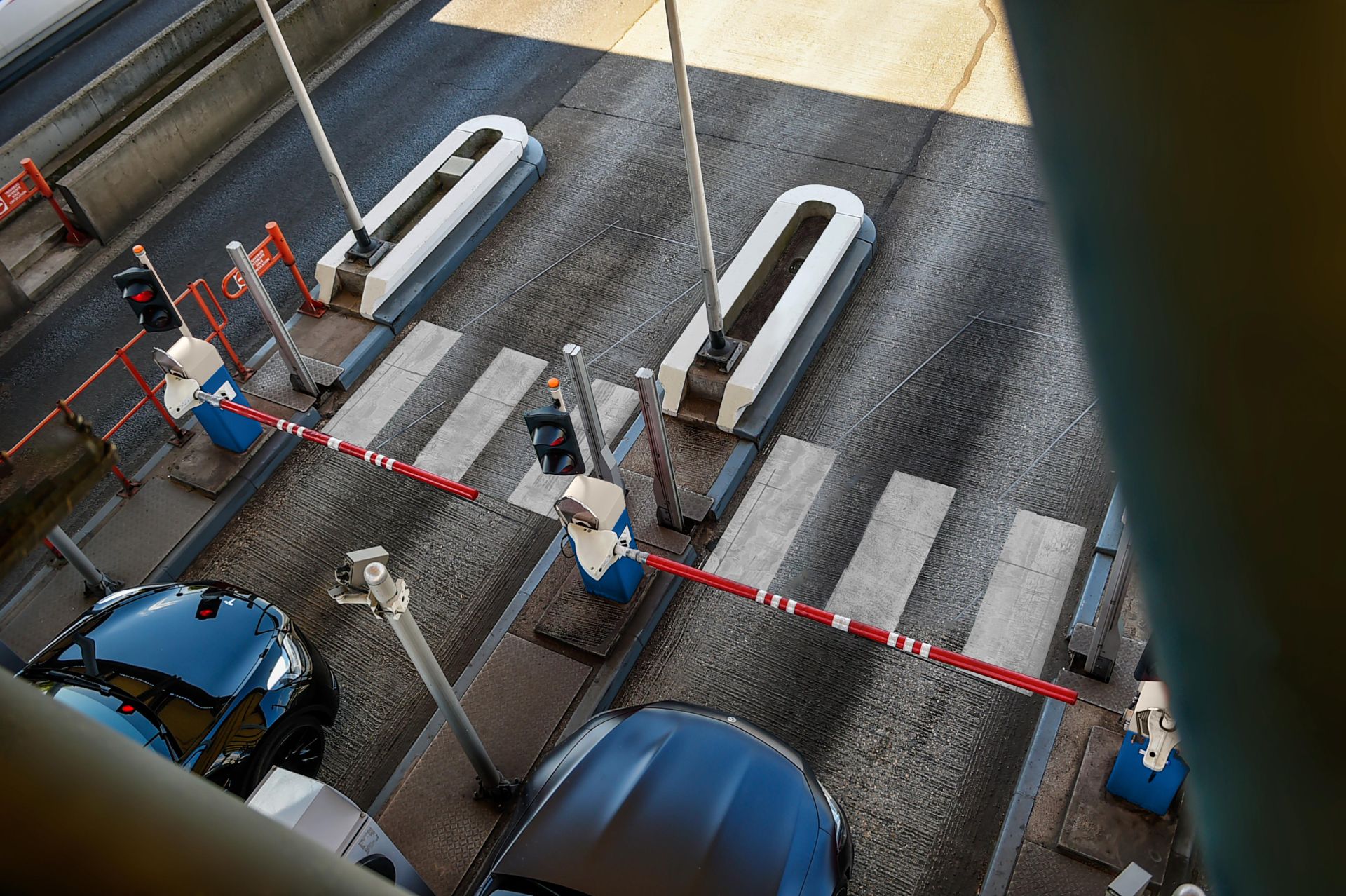 Barrière levante automatique de péage - lisse latérale jusqu'à 3,5 m, système breveté et service continu - LBA 63 PG_1