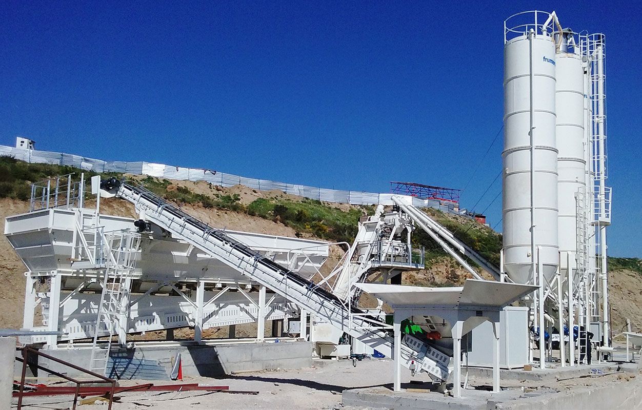Centrale à béton préinstallée en usine pour un montage rapide et efficace