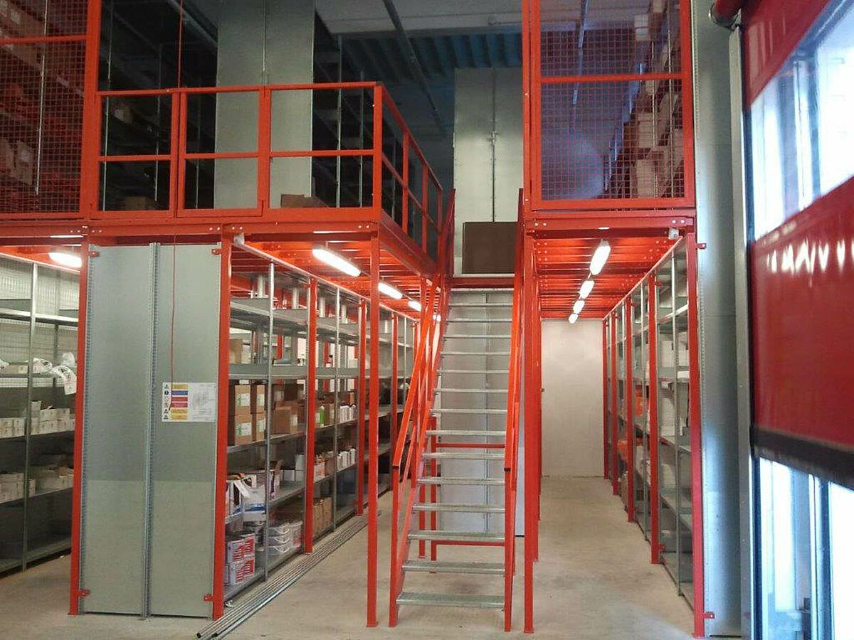 Rayonnage à tablettes OHRA - 3 hauteurs au choix - Charge maximale par travée 1500 kg - Stockage petites pièces et marchandises non palettisées_1