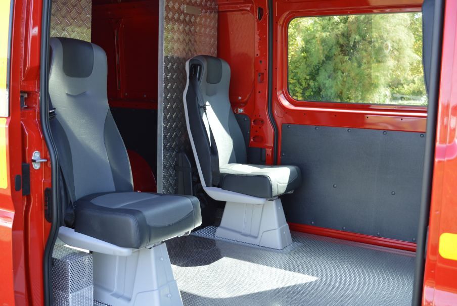 Véhicule de secours 4x4 aménagé pour plongeurs - châssis tôlé avec options sur mesure_1