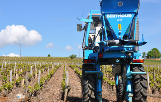 Poudreuse soufreuse portée sur tracteurs enjambeurs ou tracteurs vignerons - VEGA_1
