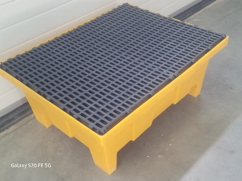Bac de rétention plastique 70 litres sur pieds avec caillebotis 81x64x34 cm_1