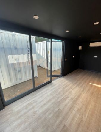 Bureau aménagé personnalisable - Container 20 pieds avec finition intérieure bois ou plaque de plâtre, isolation et revêtement de sol_1