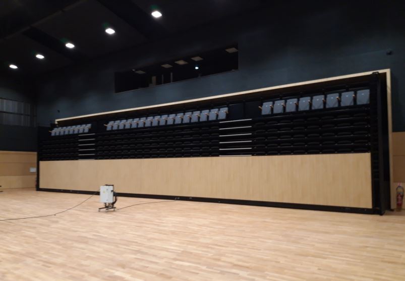 Tribune télescopique pour salle de spectacle_1
