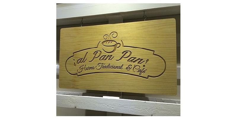 Enseigne drapeau suspendue en bois et aluminium - Deux finitions disponibles_1