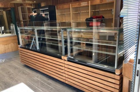 Comptoir réfrigéré avec pare-haleine, idéal pour les traiteurs, pâtisseries et snacking - KUBUS MAX_1