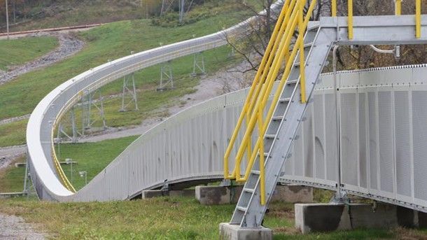 Système de convoyage curviligne longue distance pour mines et carrières