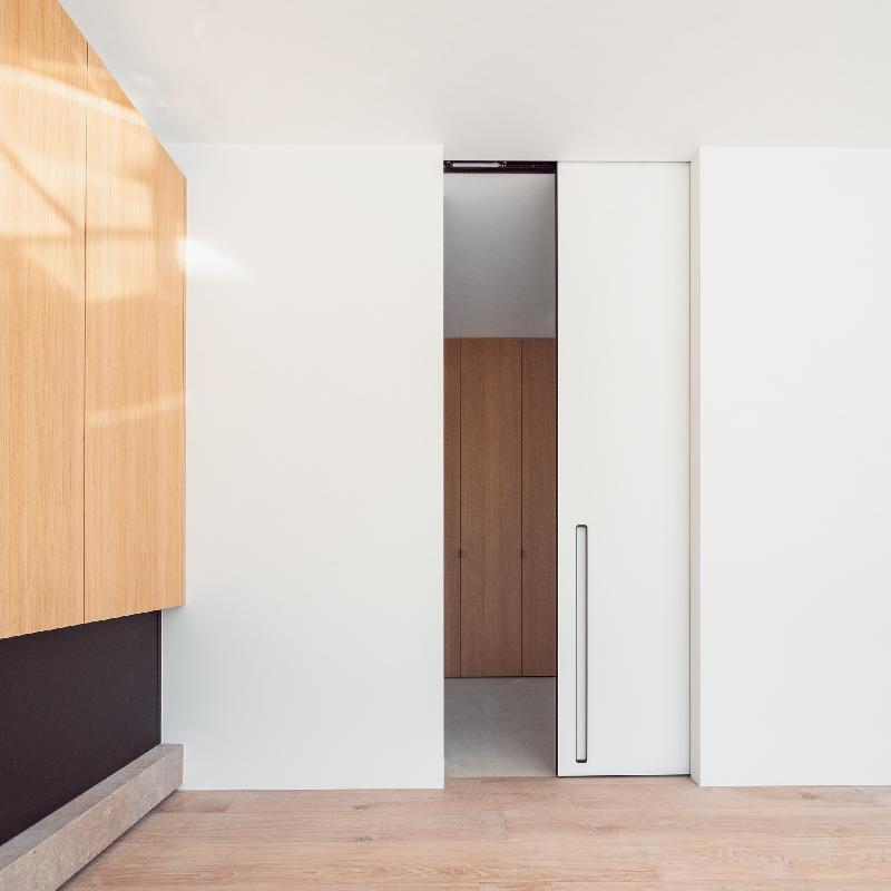 Porte coulissante à panneaux sur mesure - Slide-a-way avec technique de freinage « softclose »_1