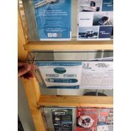 Porte-brochures extérieur sur roulettes - Guinaudeau - H1850 mm x L1000 mm x Prof 400 mm - Bois et structure vitrifiée_1