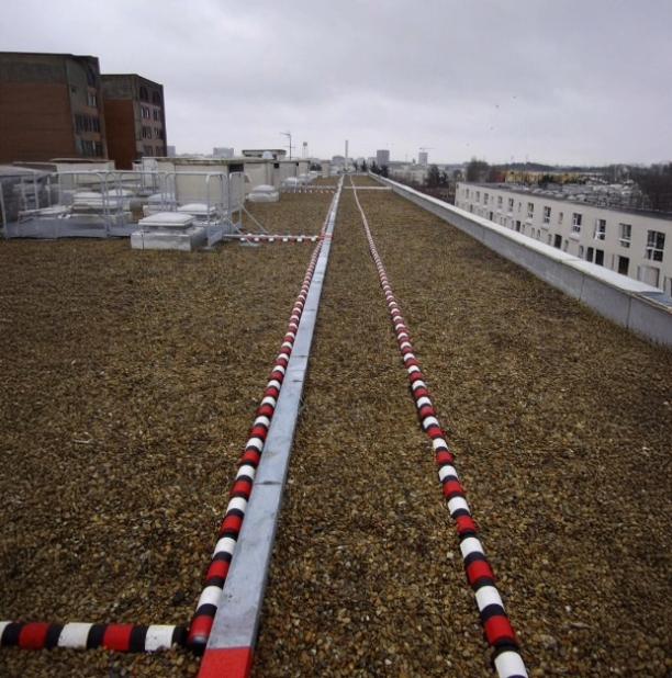 Balisages pour zones de chantier avec marqueurs jaunes/noirs et rouges/blancs_1