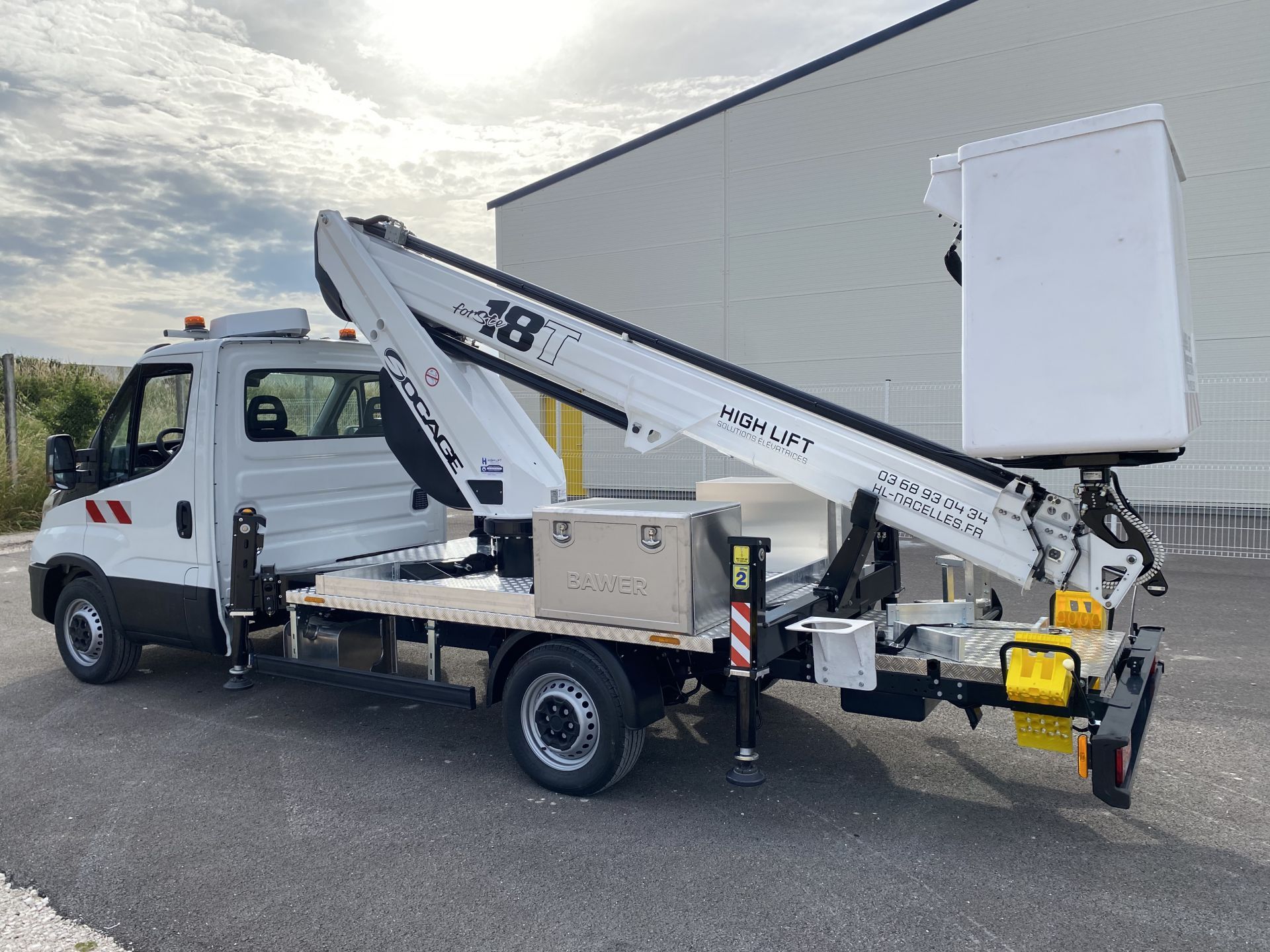 Équipement de nacelle télescopique avec déport de 12,5 mètres et haute performance