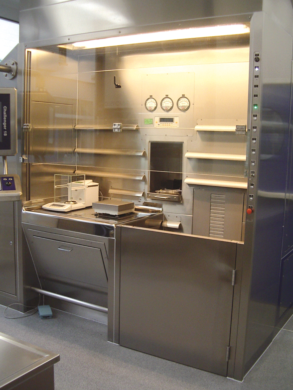 Sorbonne de laboratoire Ermaflux - Certifiée EN14175 & XPX15-211, protection opérateur et environnement_1