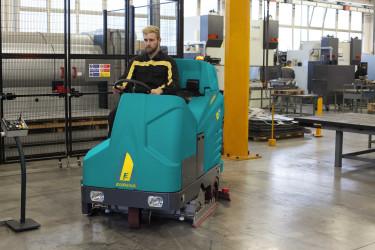 E110-R - Balayeuse-laveuse autoportée - Référence : EL1104R - disponible en location et en vente_1