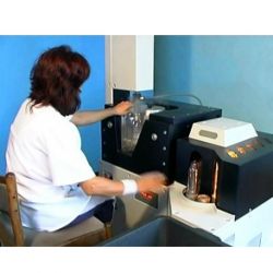 Souffleuse de bouteille PET compacte - 340 à 400 pièces par heure - RÉF. PLB02-ET_1