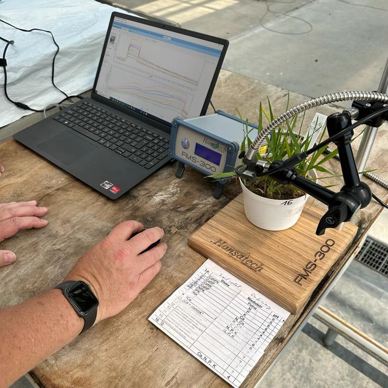 Hansatech FMS 300 - Fluorimètre de chlorophylle pour recherche et développement - Cinétiques rapides et lentes_1