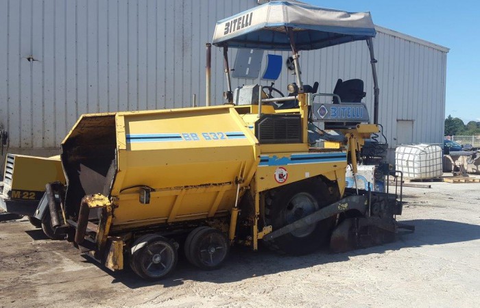 Engin de travaux Bitelli BB632 de 2000 avec trémie de 2,91 m de large