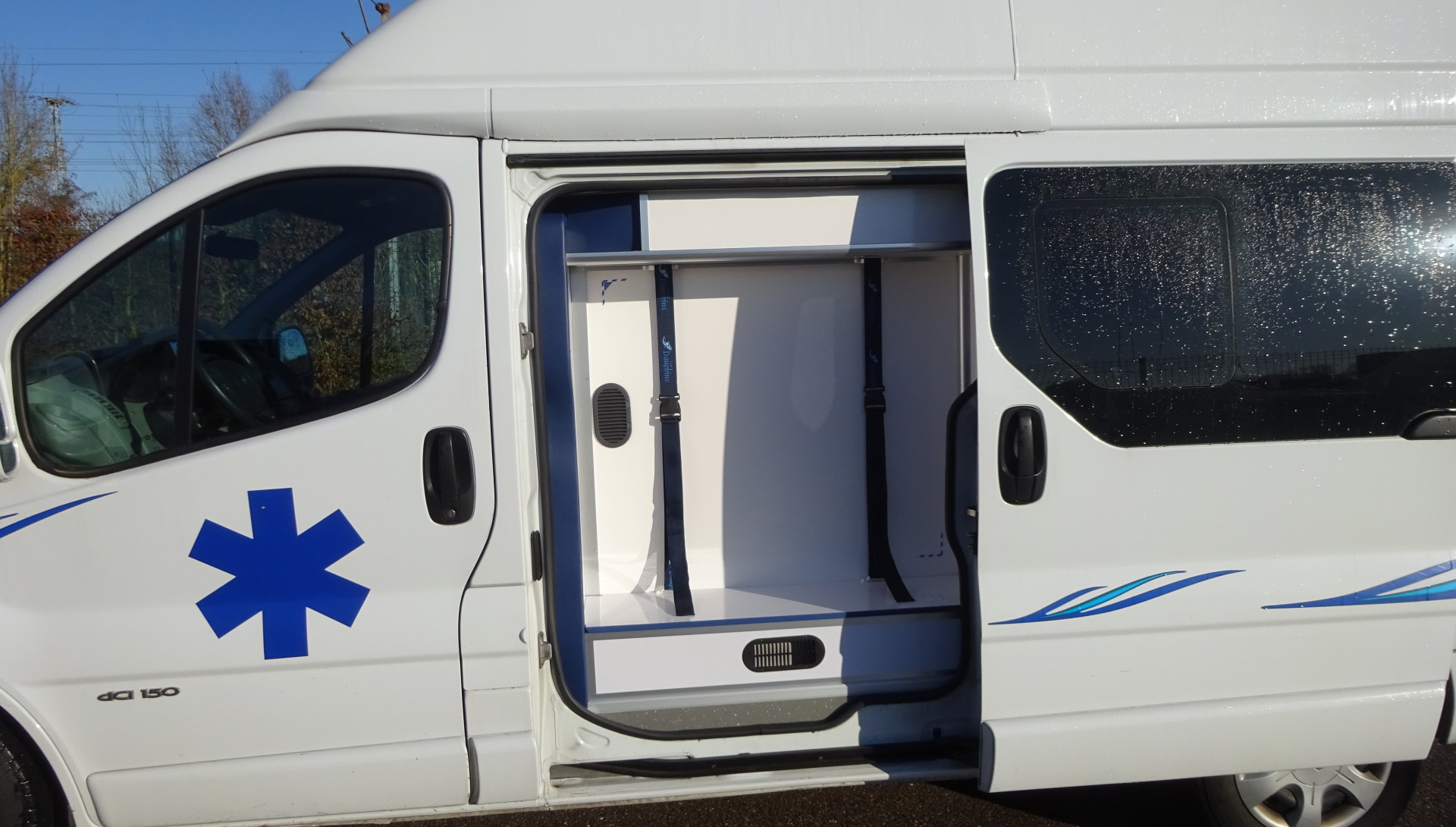 Ambulance Renault Trafic L2H2 avec agencement Les Dauphins