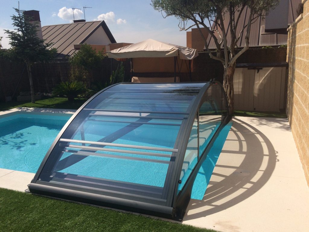 Abri piscine bas SCORPIUS - Trappe XXL+ pour activités aquatiques par tous les temps - Sans rails au sol_1