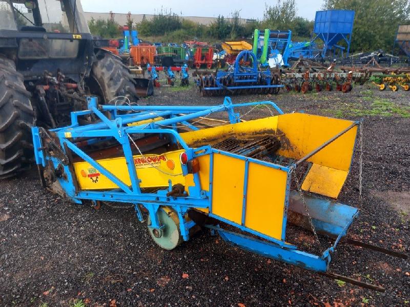 Arracheuse maraîchère/légumière Krukowiak aligneuse 1m65 - 2 rangs, rouleau plombeur, ameneur rotatif pour oignons - Occasion_1