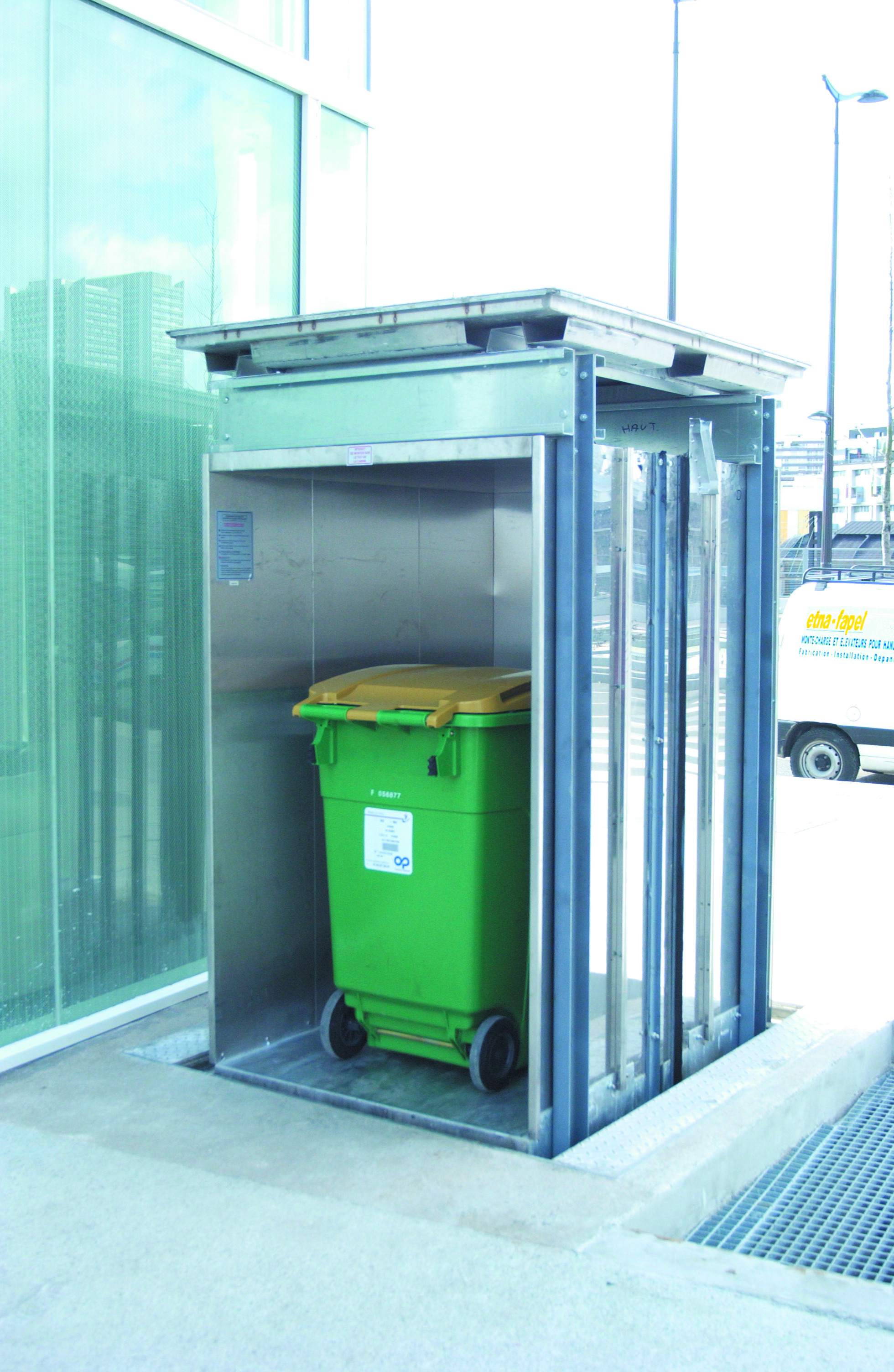 Monte-charge gros volume EGV - Fabrication française - Charge jusqu'à 2500 kg_1