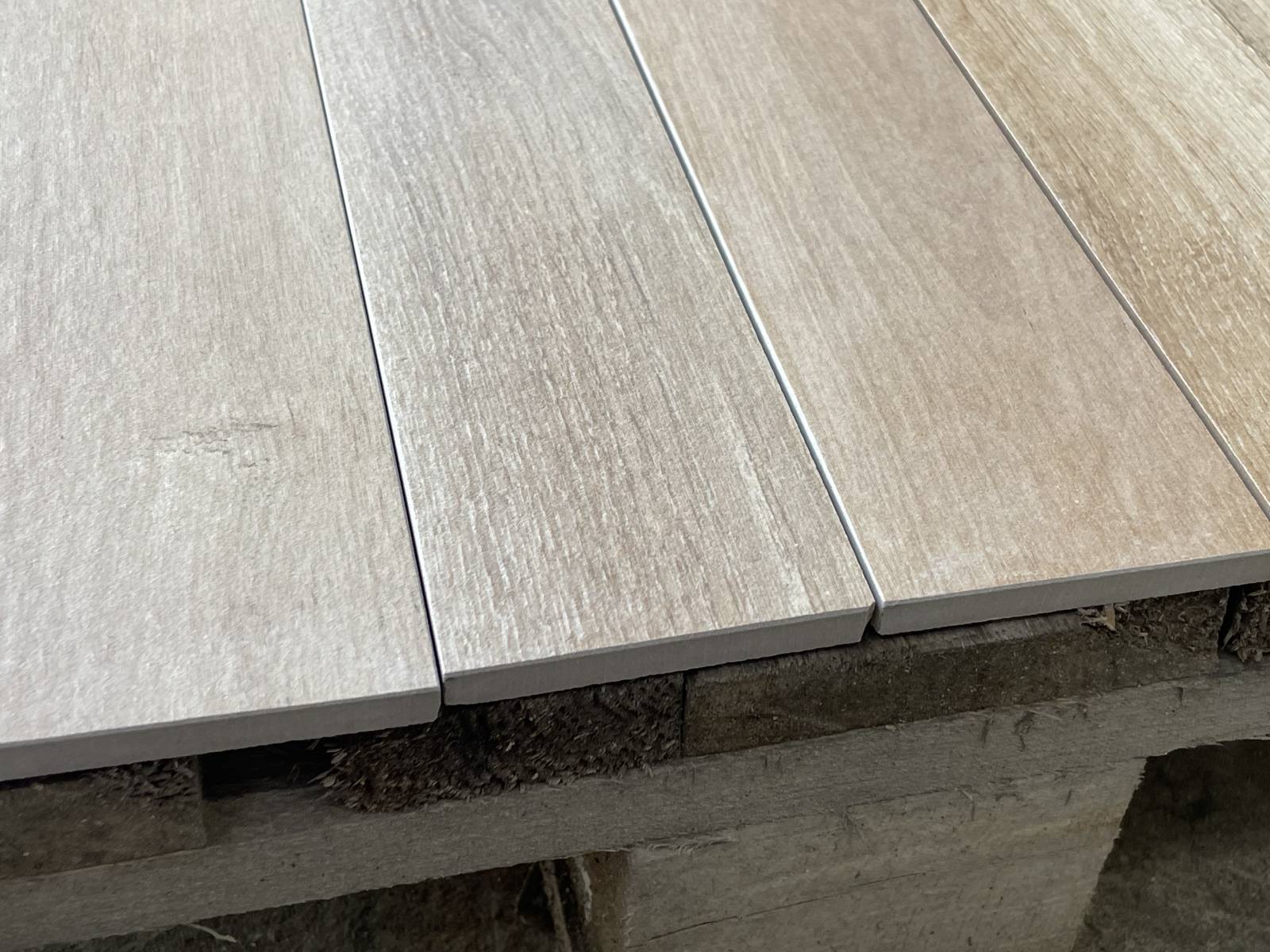 MTCP - Découpe précise au jet d'eau de plinthes dans carreaux de carrelage - L 1200mm x l 200mm, épaisseur 9mm_1