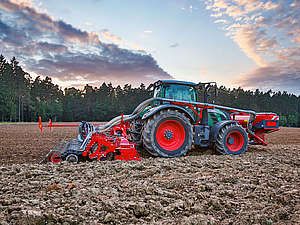 Machine agricole Express KR pour préparation intensive du lit de semences