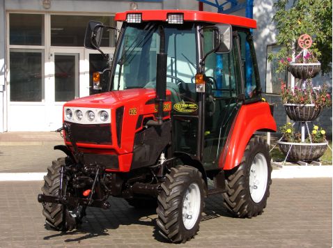 Belarus 422 - Tracteur agricole MTZ Belarus - Puissance 36,6 kW (49 CV) - Compact et moteur Diesel Tier IIIA_1
