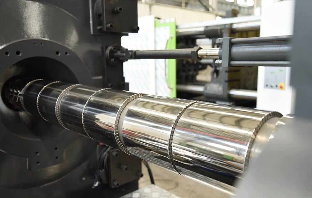 Machines pour injection plastique - DKM - PET 130-650 tonnes - haute précision et sécurité_1