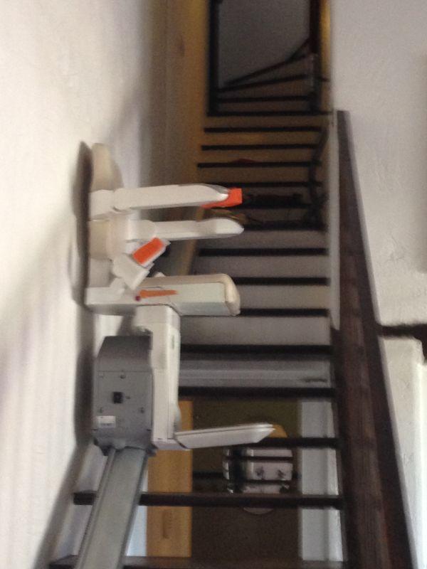 Fauteuil monte-escalier Handicare Xclusive - Installation sur mesure en région PACA_1