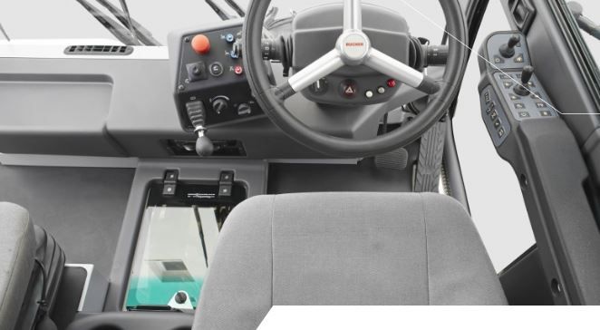 Machine de nettoyage urbain Citycat 5006 avec grande hotte et réserve d'eau