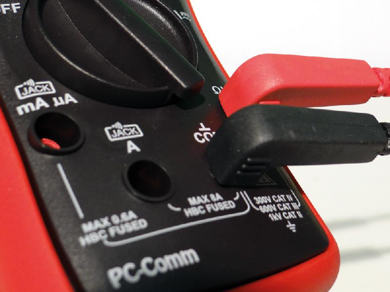 FI225MP - Multimètre numérique portable RMS 6 000 points avec détection de champs électriques sans contact_1