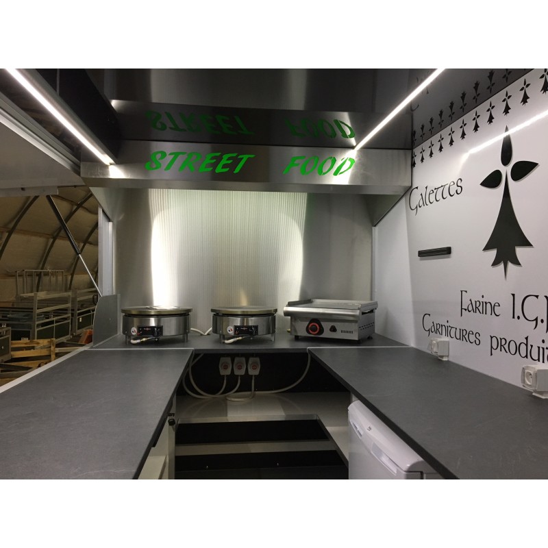 Remorque mobile pour Food Truck avec rangement compact et design optimisé