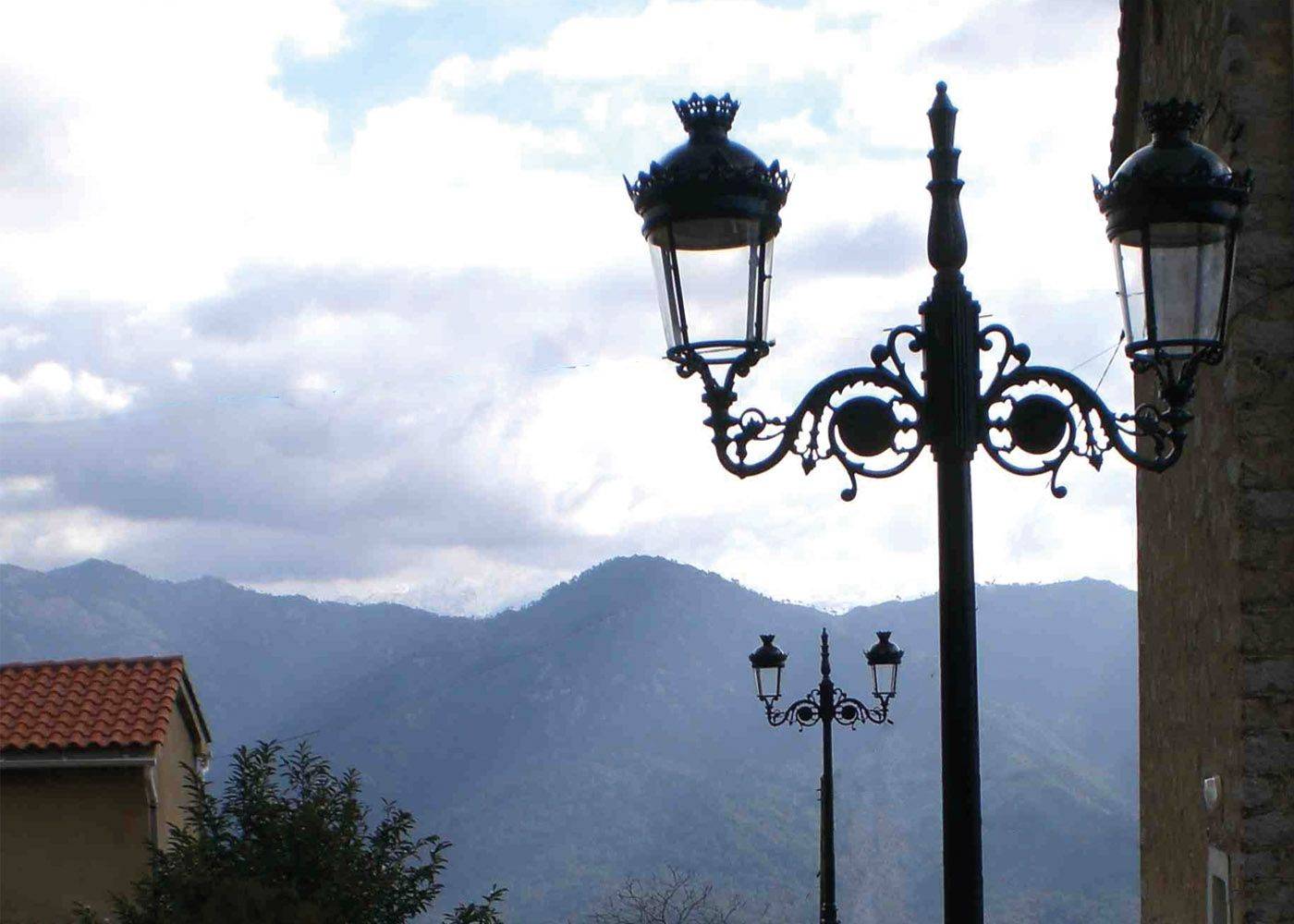 Luminaire classique Isabelina Ilis - design exclusif, technologie LED, efficacité jusqu'à 134 lm/W_1