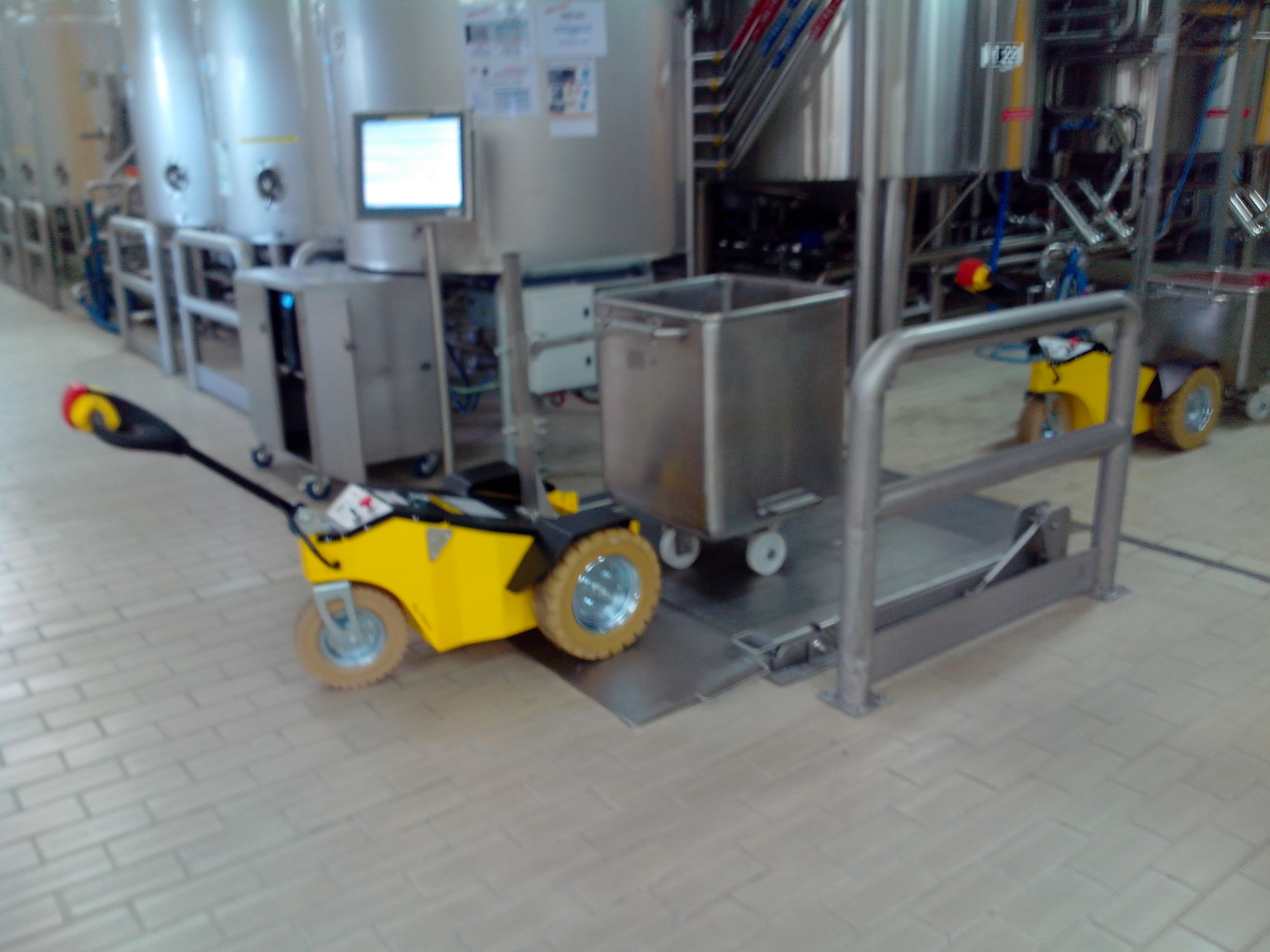 Tracteur électrique ot900 jusqu'à 3000kg tractable (sur roues, sur sol plat)_1