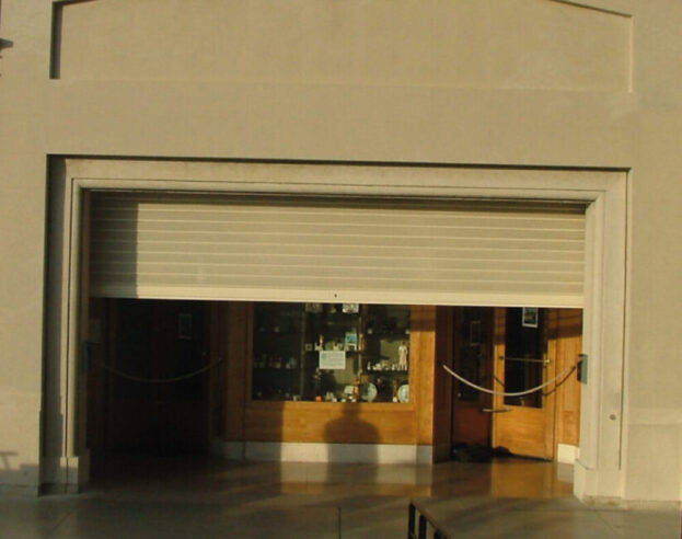 Rideau métallique électrique à lames microperforées - Fermeco - acier galvanisé, motorisé ou manuel_1